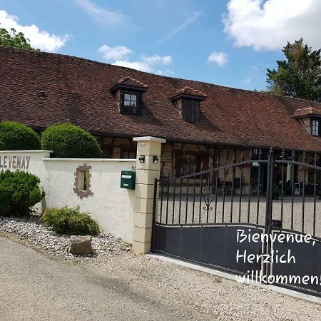 Bed and Breakfast Le Venay Frontenaud Exterior foto